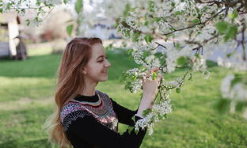 加拿大女留学生面临哪些挑战与机遇？