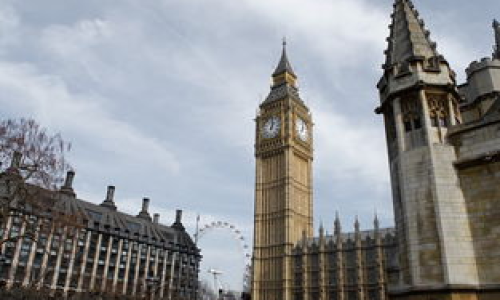 英国首相任期受哪些因素影响且有何变化规律？